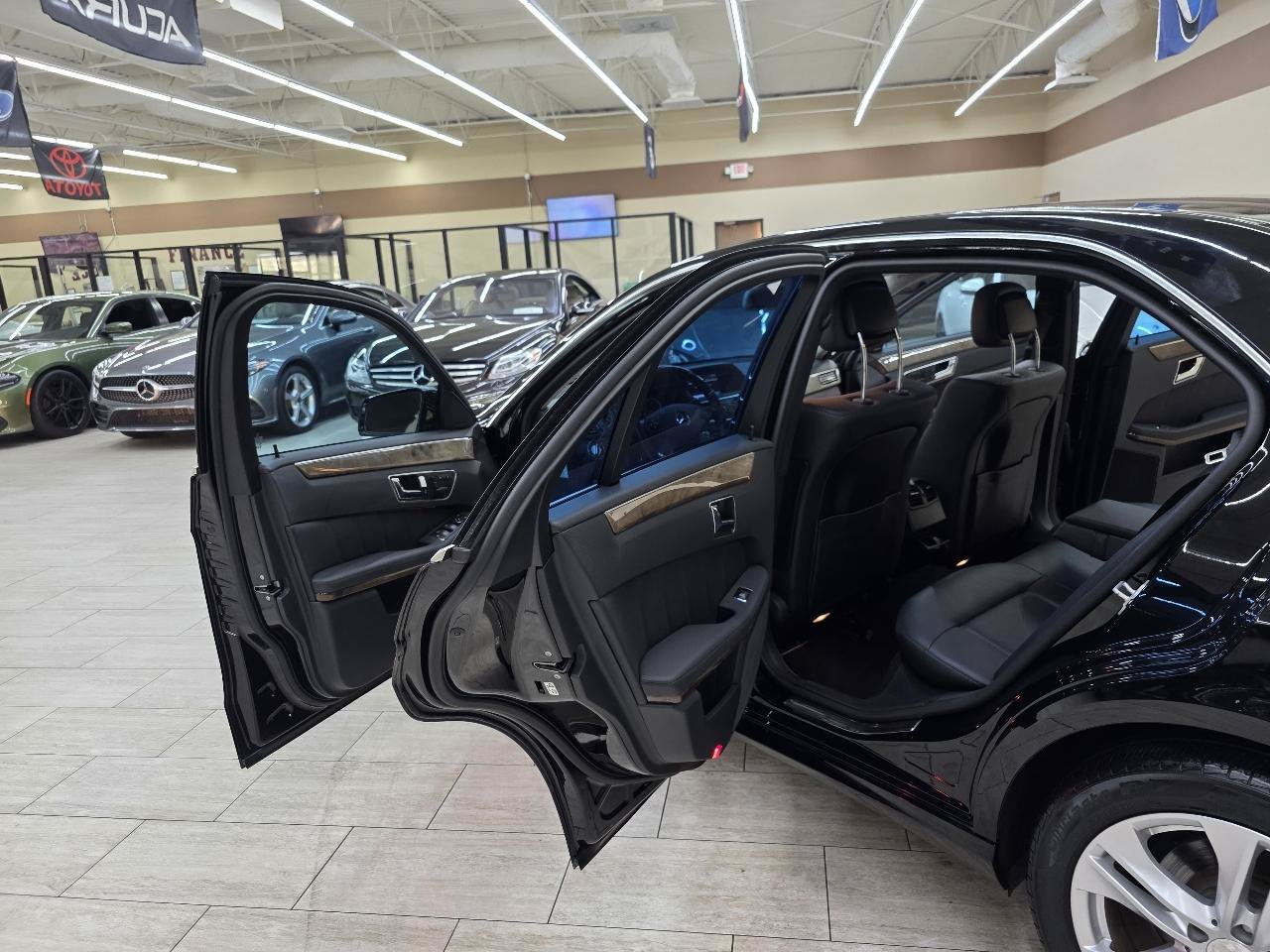 Used 2010 Mercedes-Benz E 350 Sedan image 15