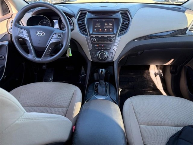Used 2017 Hyundai Santa Fe SE image 12
