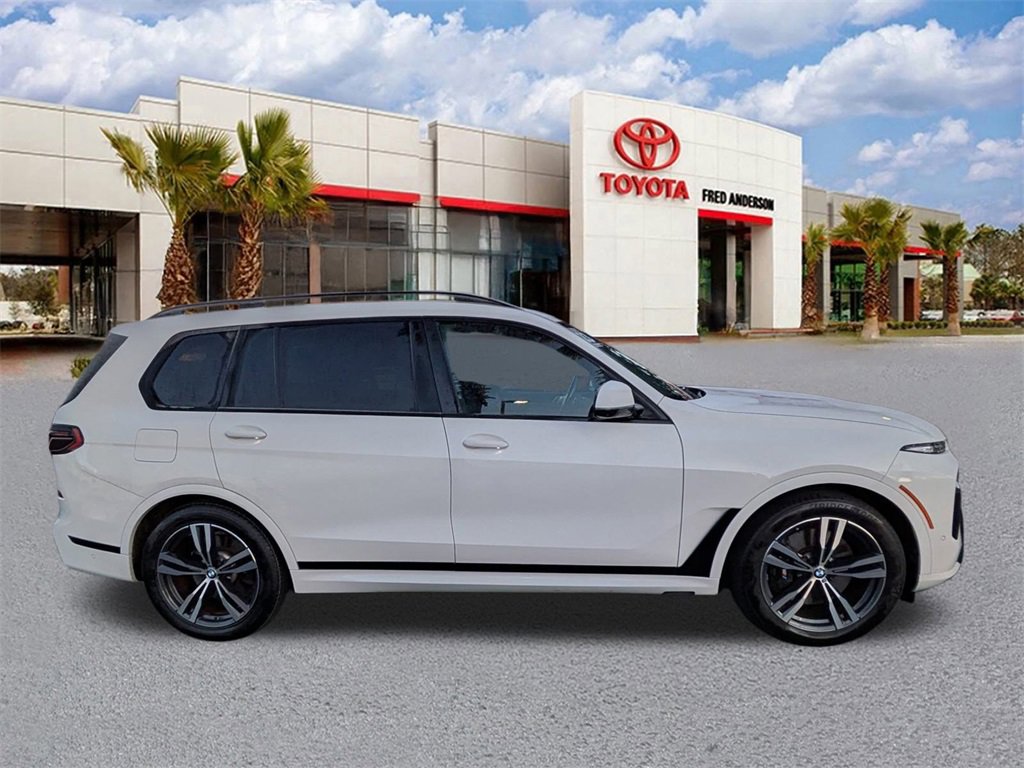 Used 2023 BMW X7 xDrive40i w/ Executive Package image 3