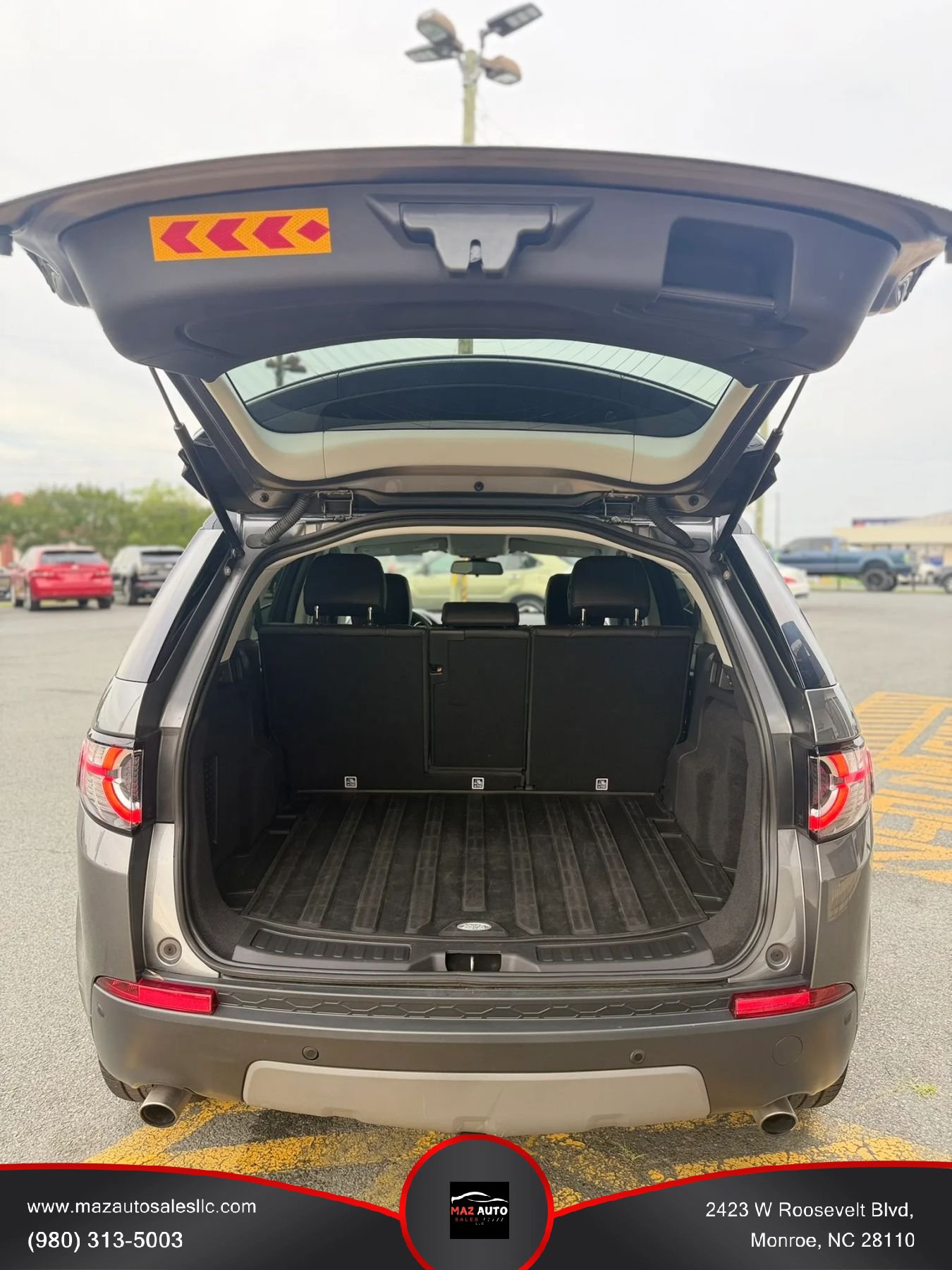 Used 2018 Land Rover Discovery Sport SE AWD/4WD image 9
