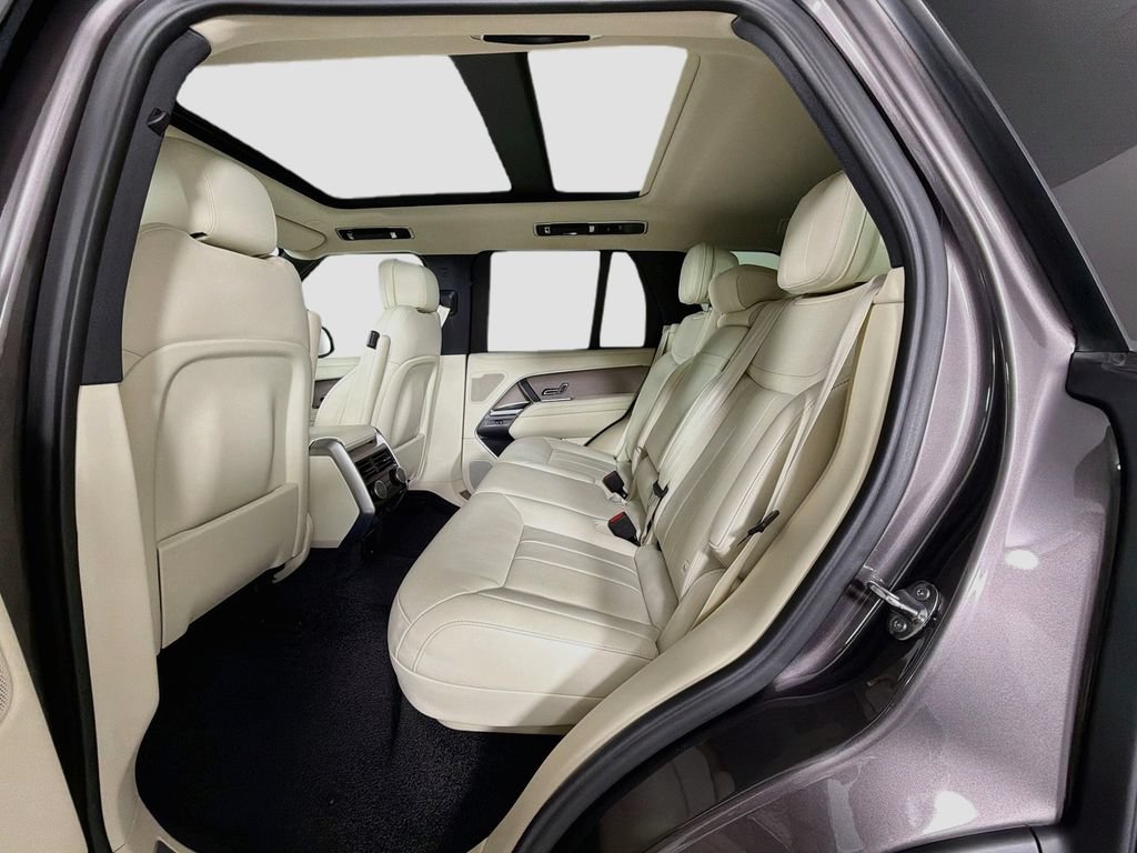 Certified 2025 Land Rover Range Rover SE AWD/4WD image 26