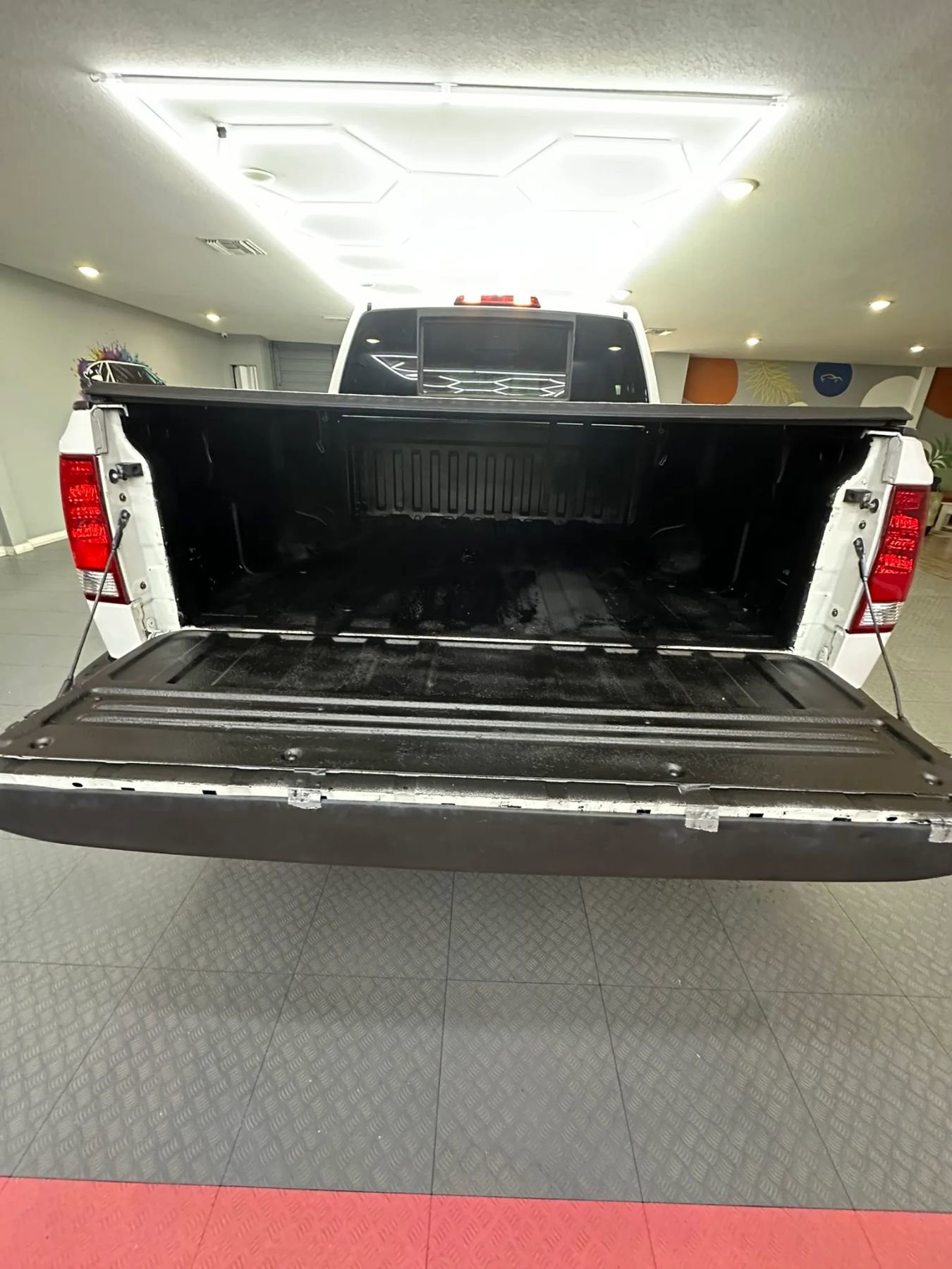 Used 2013 Nissan Titan SV w/ SV Value Truck Pkg image 23