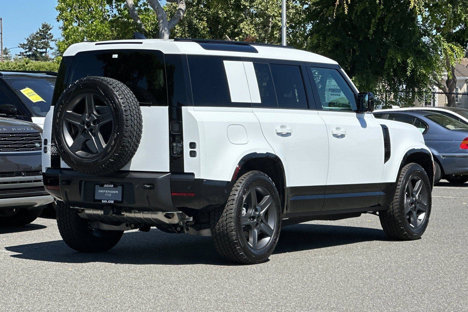 New 2026 Land Rover Defender 110 X-Dynamic SE AWD/4WD image 8