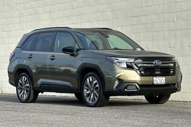 Used 2025 Subaru Forester Touring AWD/4WD image 2