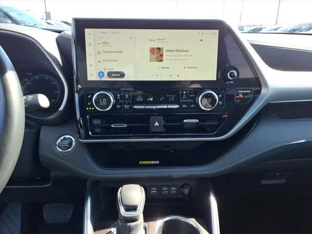 Used 2023 Toyota Highlander Platinum image 10