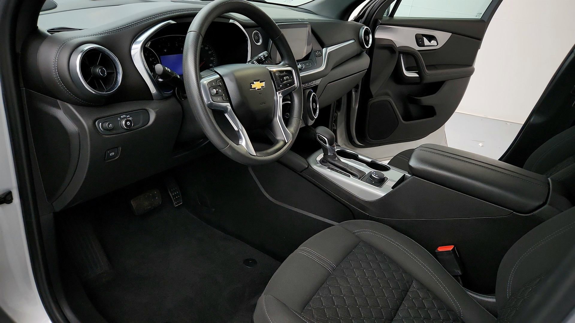 Used 2021 Chevrolet Blazer LT FWD image 18