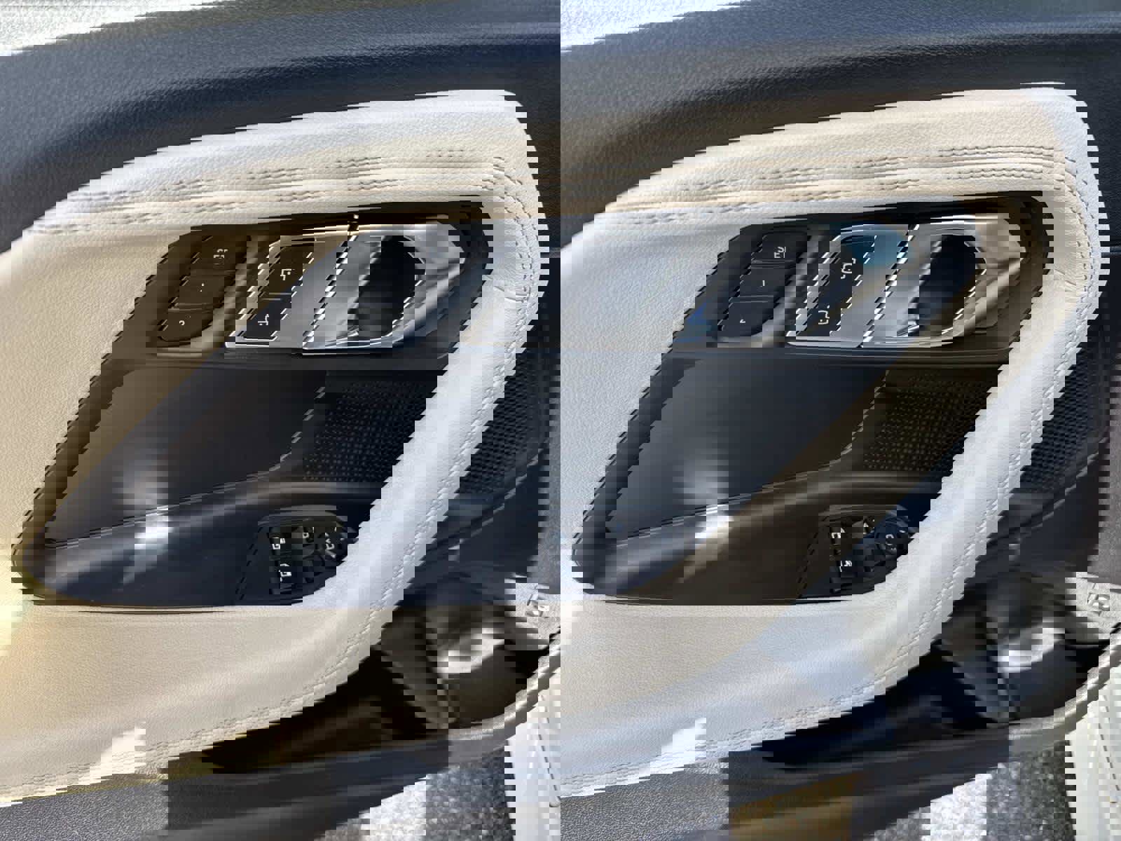 Used 2023 BMW 230i Coupe w/ Premium Package image 13