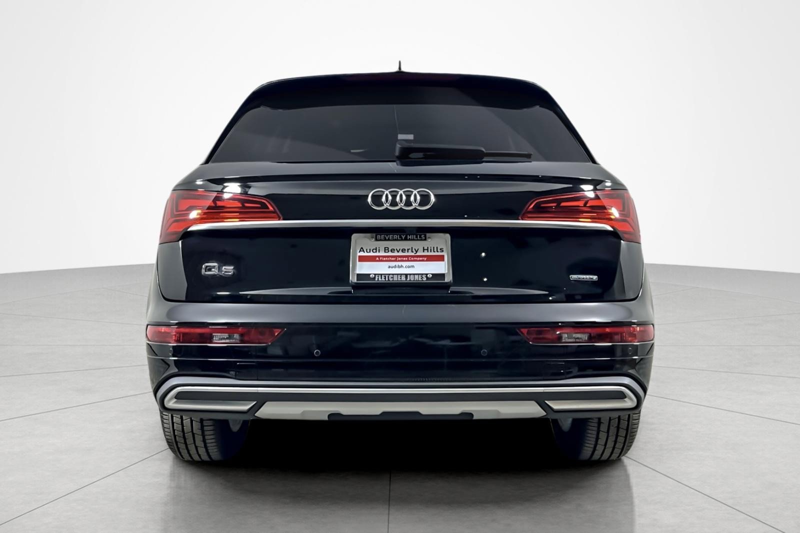 Used 2023 Audi Q5 2.0T Premium w/ Convenience Package image 4