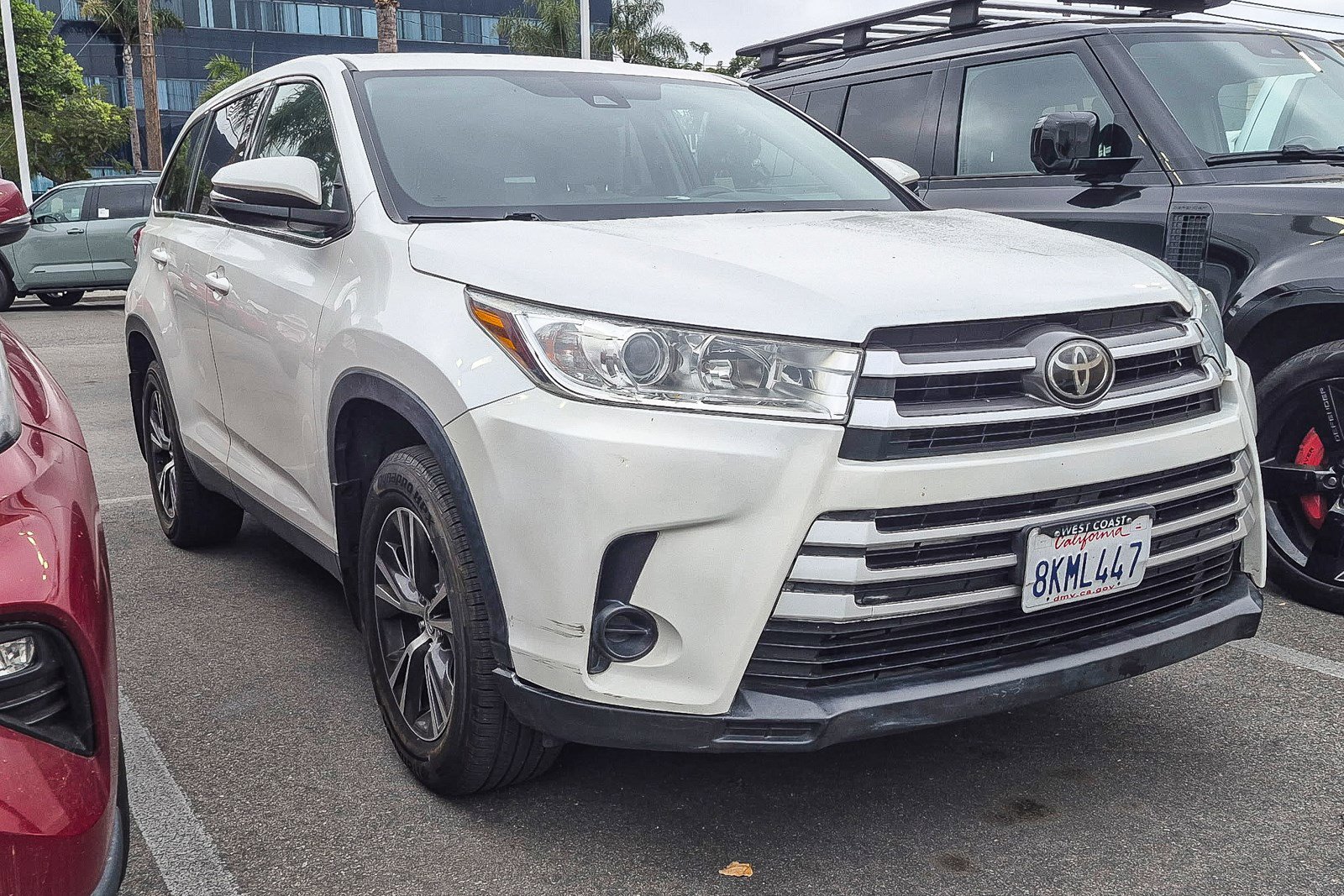 Used 2019 Toyota Highlander LE w/ Carpet Mat Package (TMS) image 3