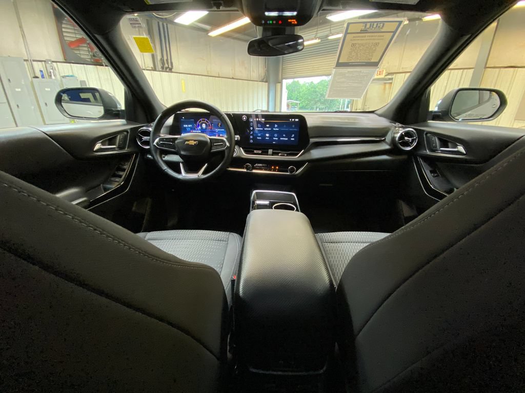 Used 2025 Chevrolet Equinox LT AWD/4WD image 19