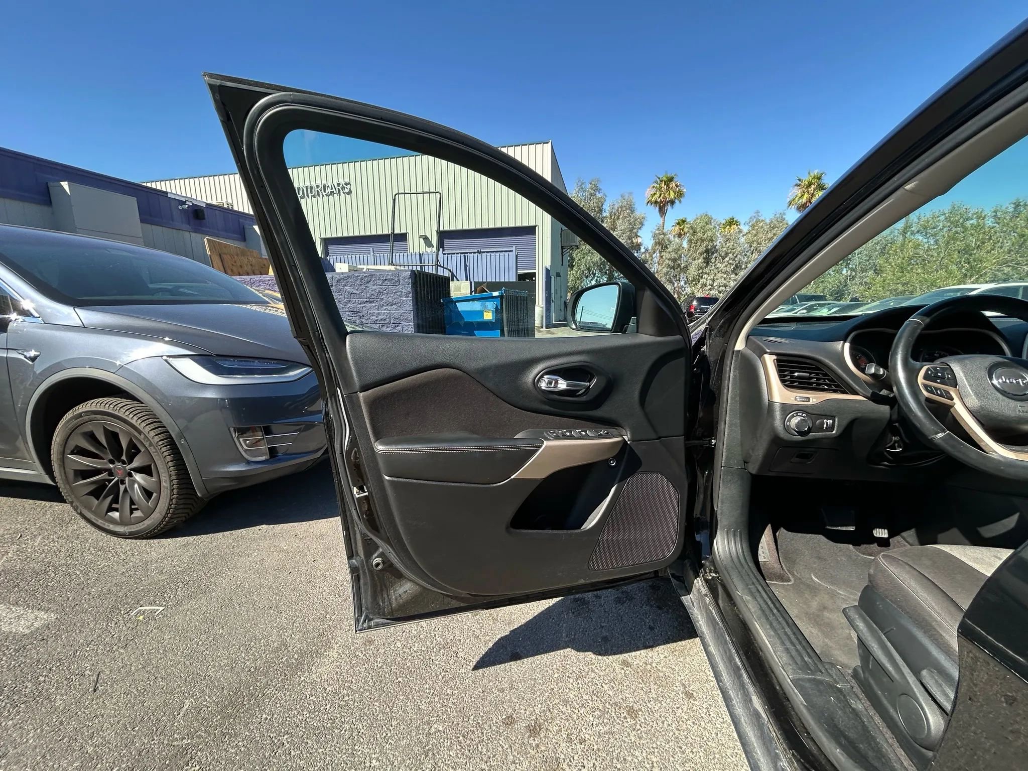 Used 2017 Jeep Cherokee Sport image 8