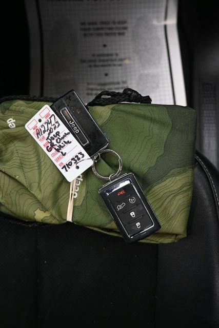 Used 2023 Jeep Grand Cherokee L Laredo image 15