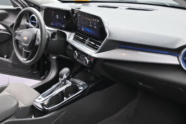 Used 2024 Chevrolet Trax LT FWD image 28