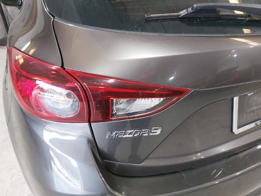Used 2018 MAZDA MAZDA3 Touring FWD image 34