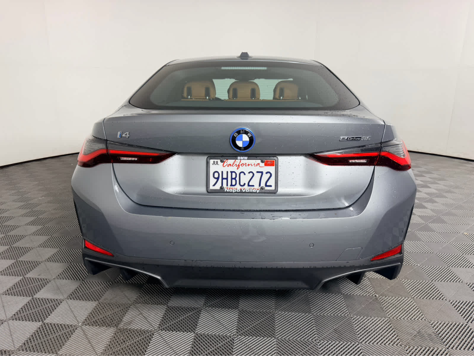 Used 2023 BMW i4 eDrive35 RWD image 4