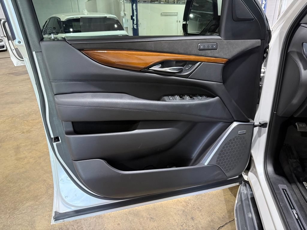 Used 2020 Cadillac Escalade Luxury AWD/4WD image 36