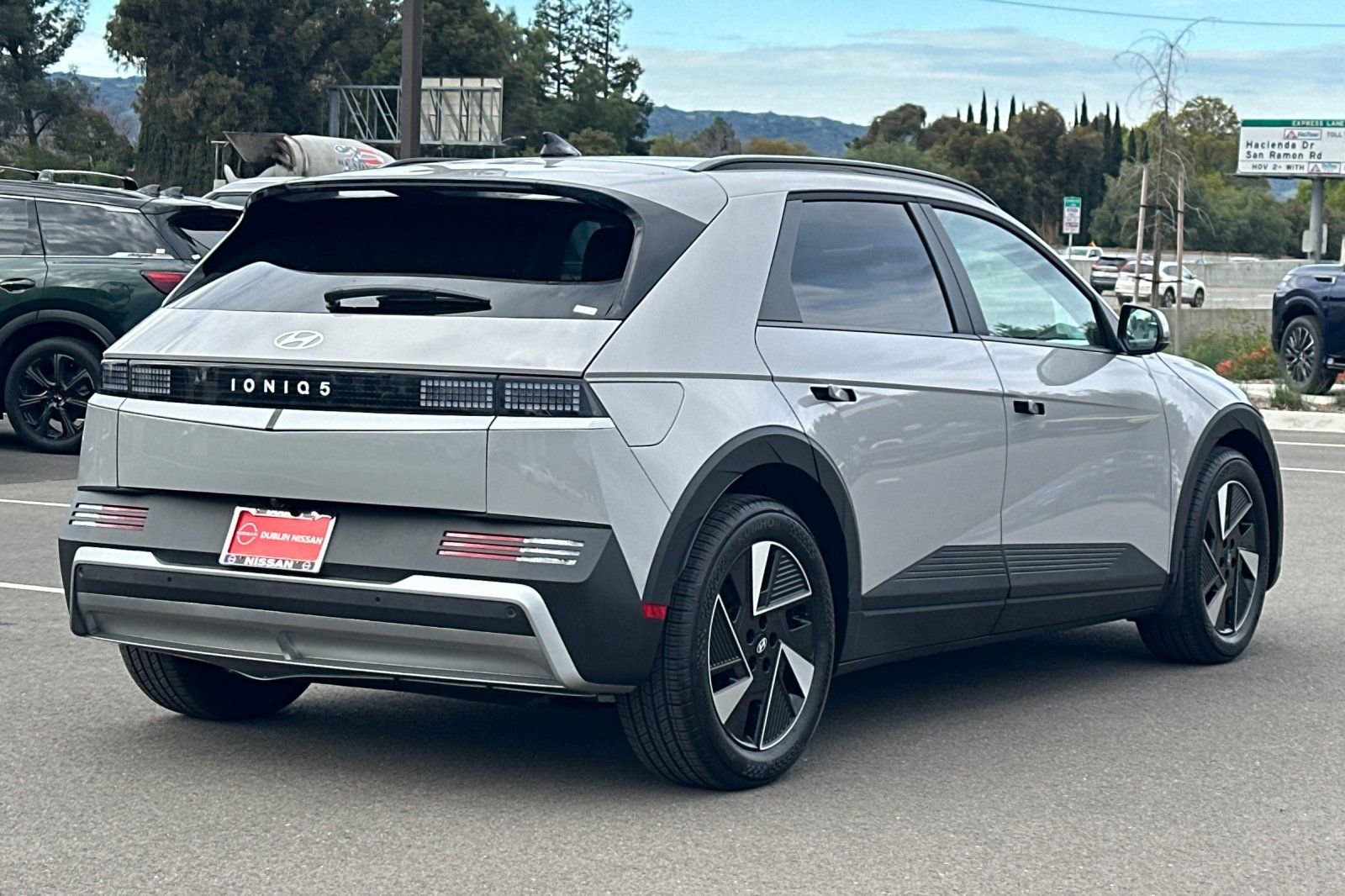 Used 2025 Hyundai Ioniq 5 SEL image 4