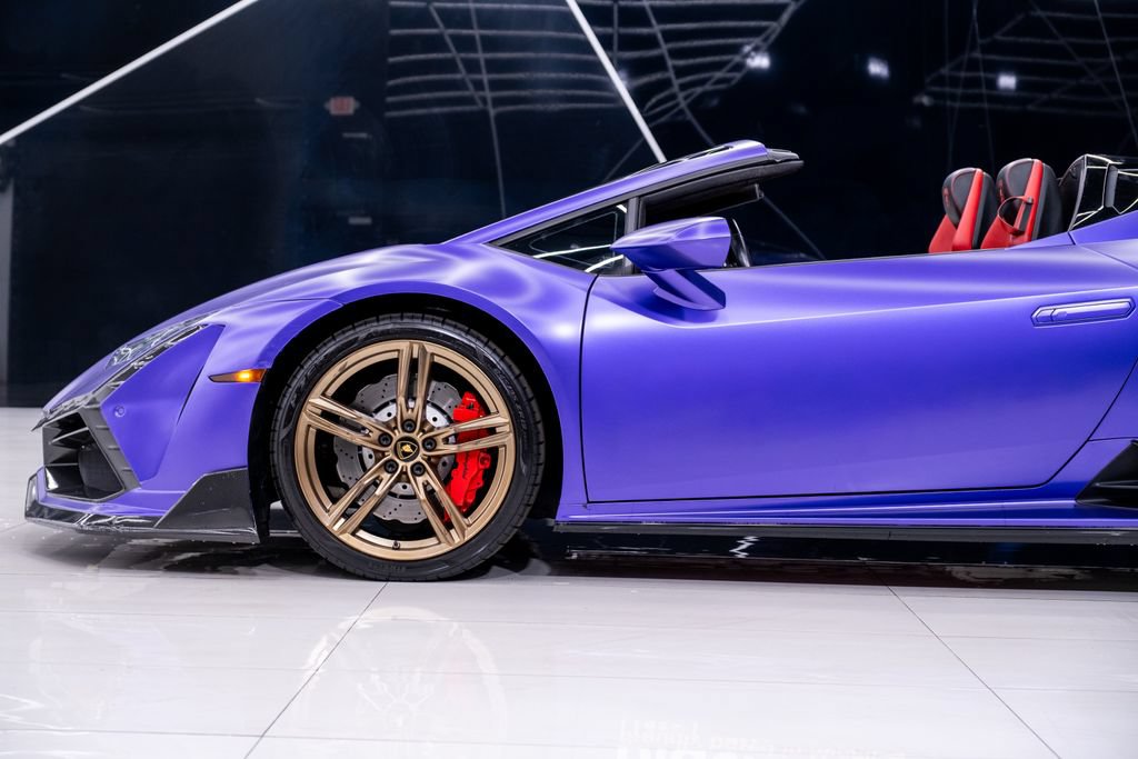 Used 2021 Lamborghini Huracan EVO RWD image 11