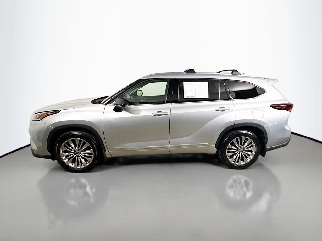 Certified 2025 Toyota Highlander Platinum AWD/4WD image 4