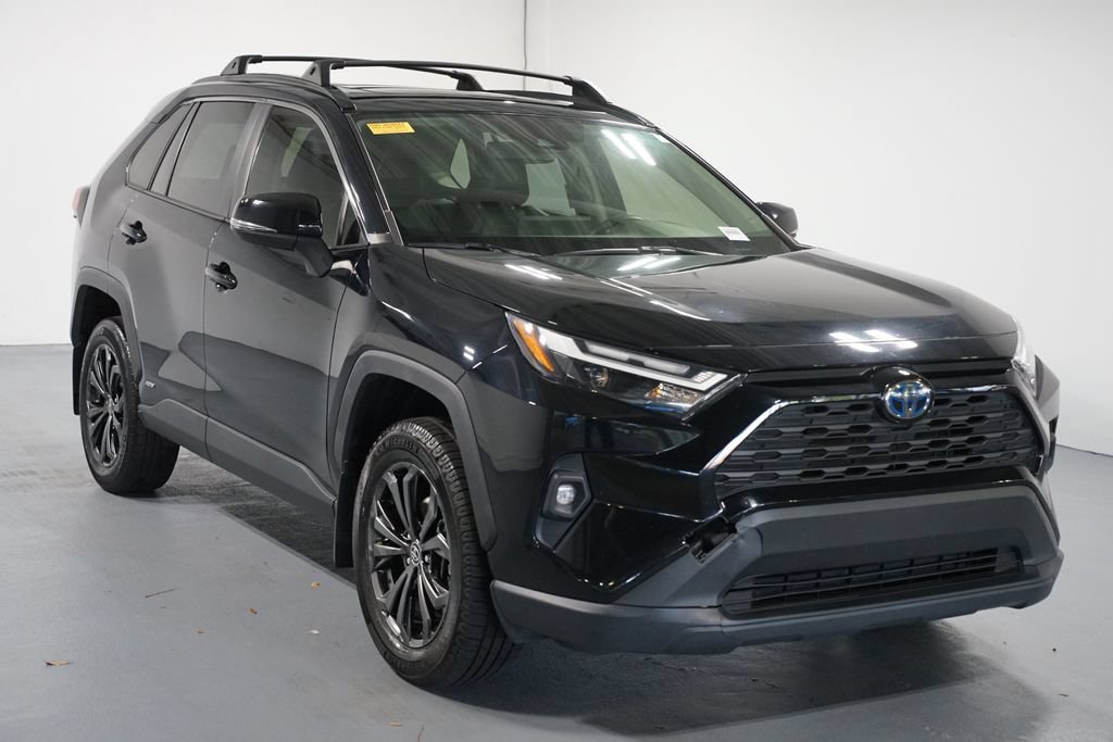 Used 2022 Toyota RAV4 XLE Premium AWD/4WD image 3