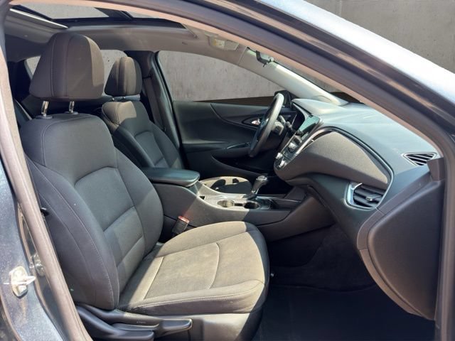 Used 2020 Chevrolet Malibu LT FWD image 40