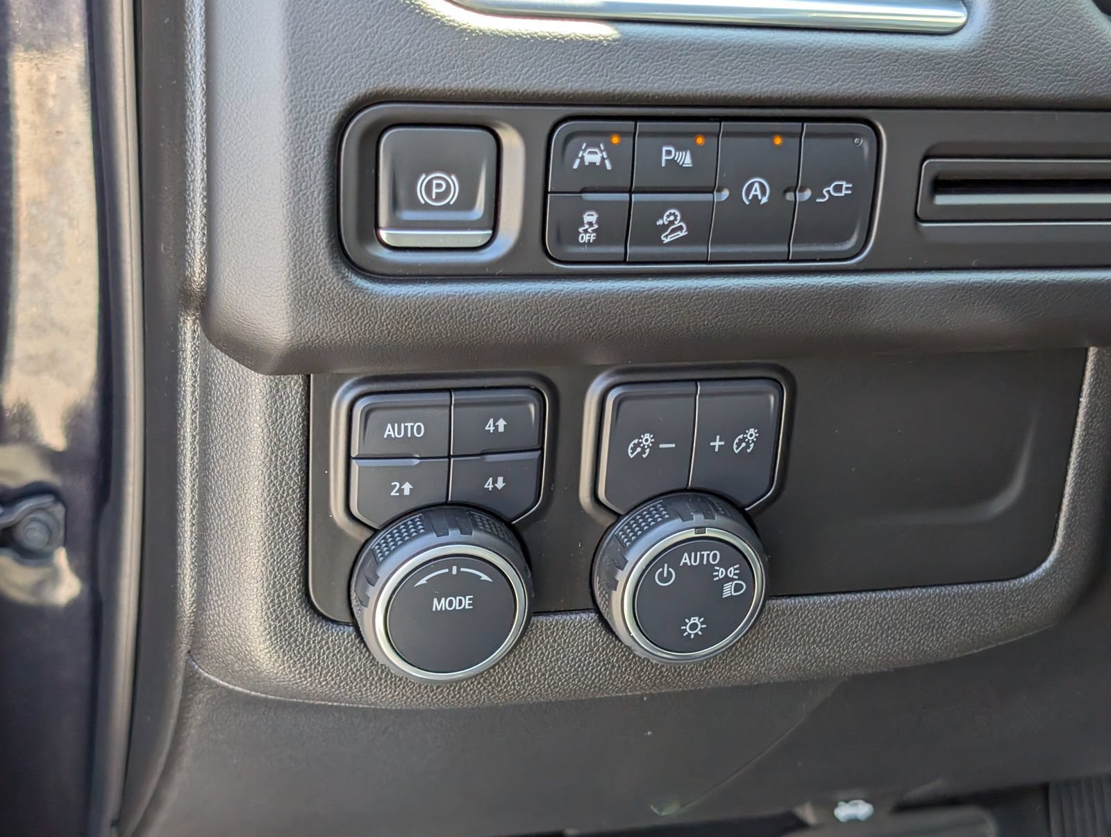 Used 2022 Chevrolet Tahoe Premier AWD/4WD image 27