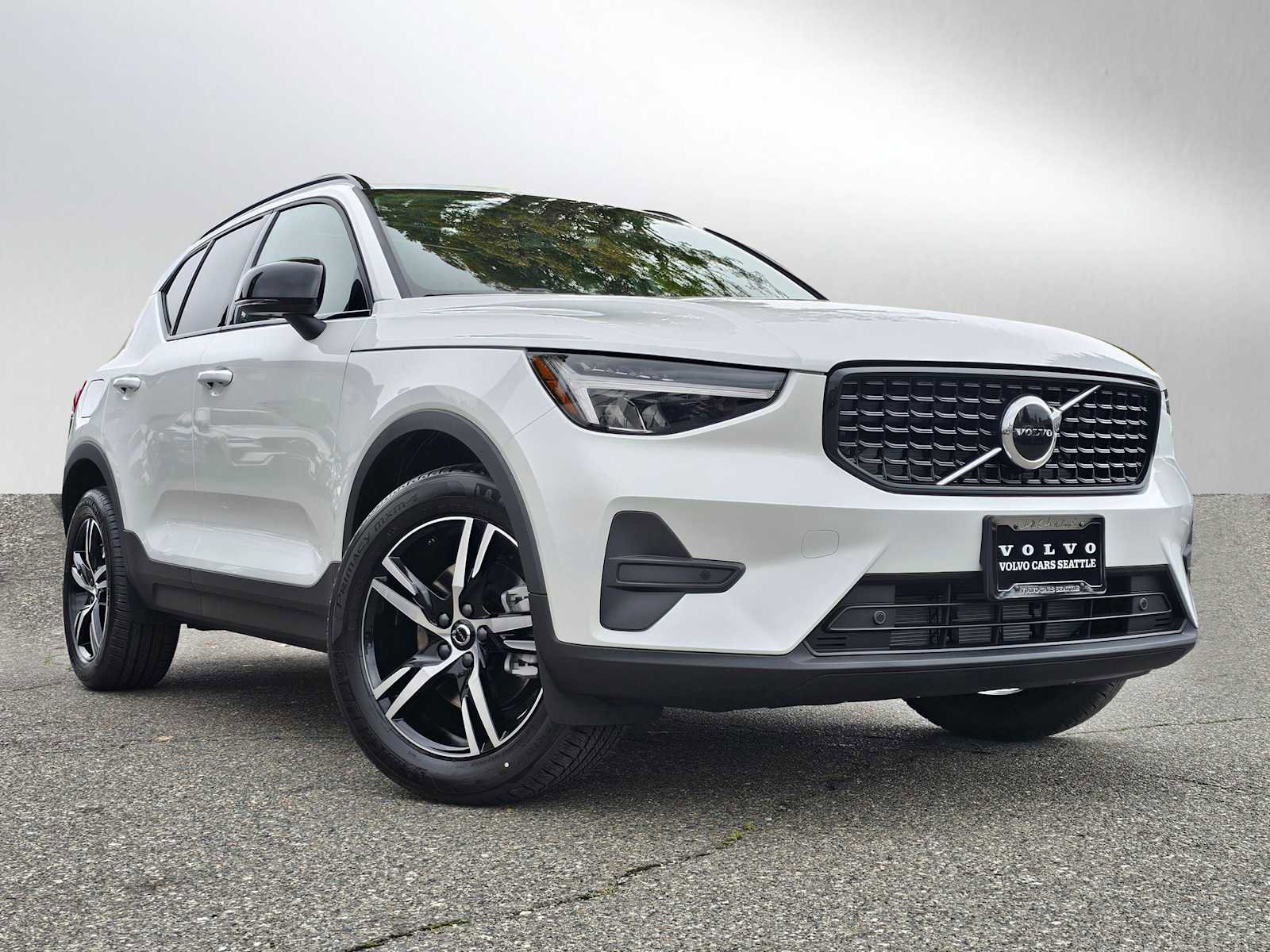 New 2026 Volvo XC40 B5 Core w/ Climate Package