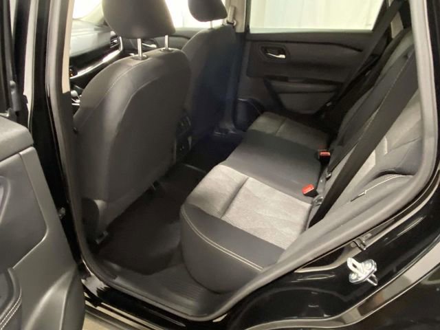 Used 2024 Nissan Rogue SV image 8