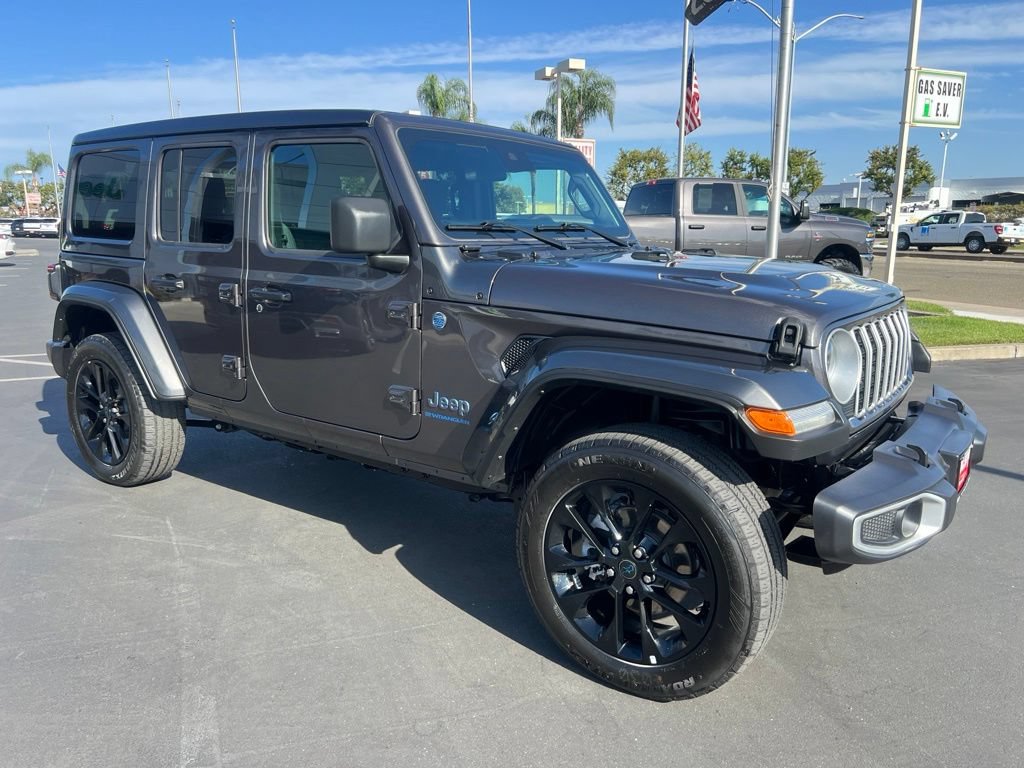 Used 2025 Jeep Wrangler Unlimited Sahara w/ Safety Group AWD/4WD image 7