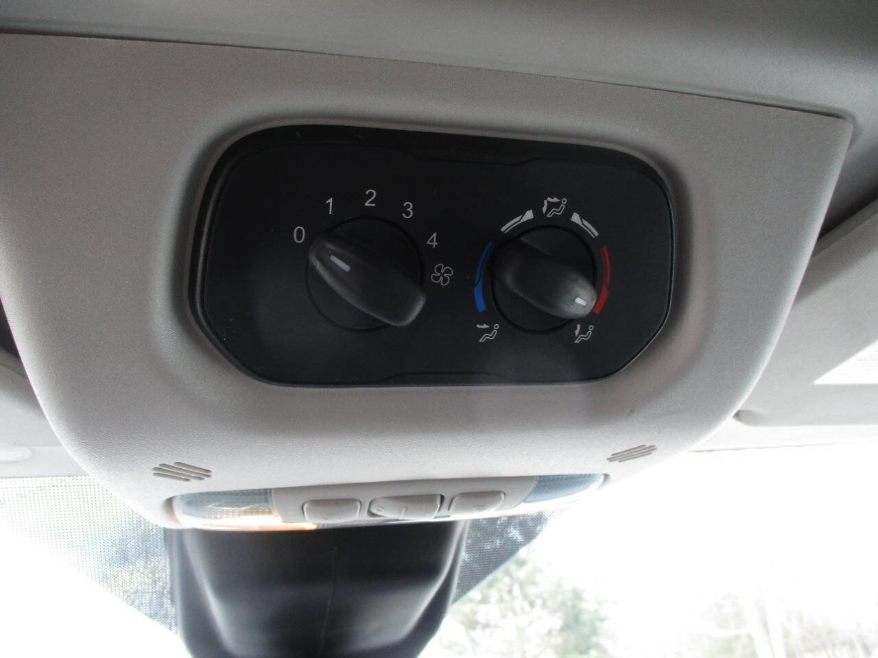 Used 2016 Ford Transit 350 XLT RWD image 28