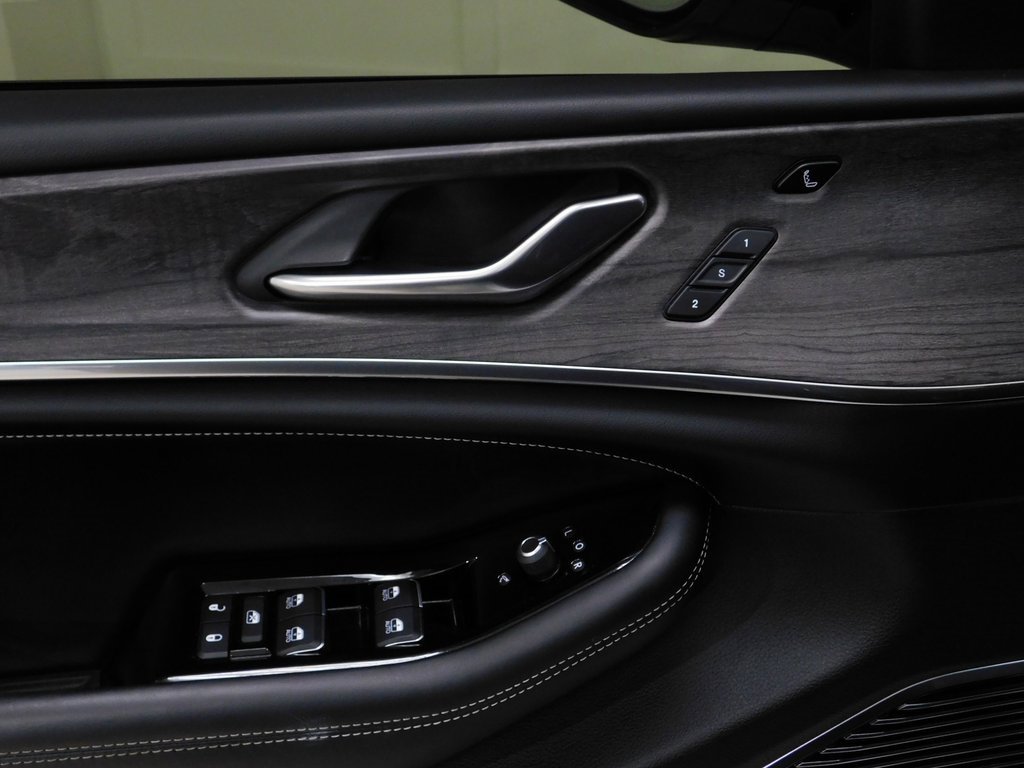 Used 2022 Jeep Grand Cherokee L Overland w/ Luxury Tech Group IV image 26