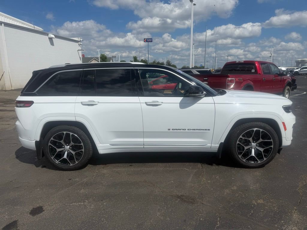 Used 2022 Jeep Grand Cherokee Summit AWD/4WD image 2