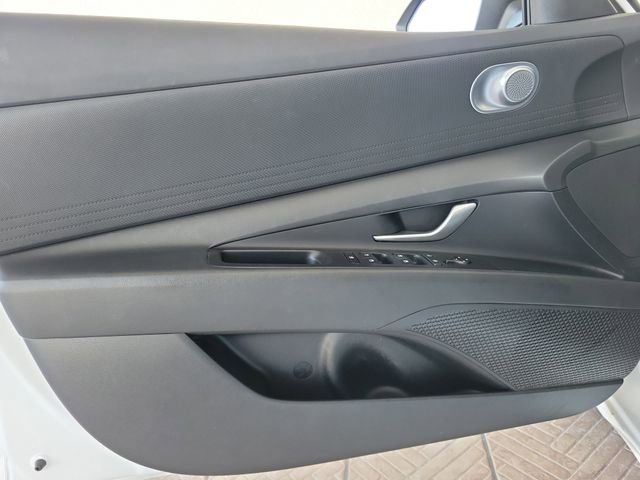 Used 2024 Hyundai Elantra SE image 16