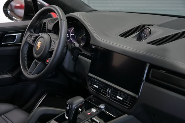 Used 2022 Porsche Cayenne Turbo GT AWD/4WD image 38