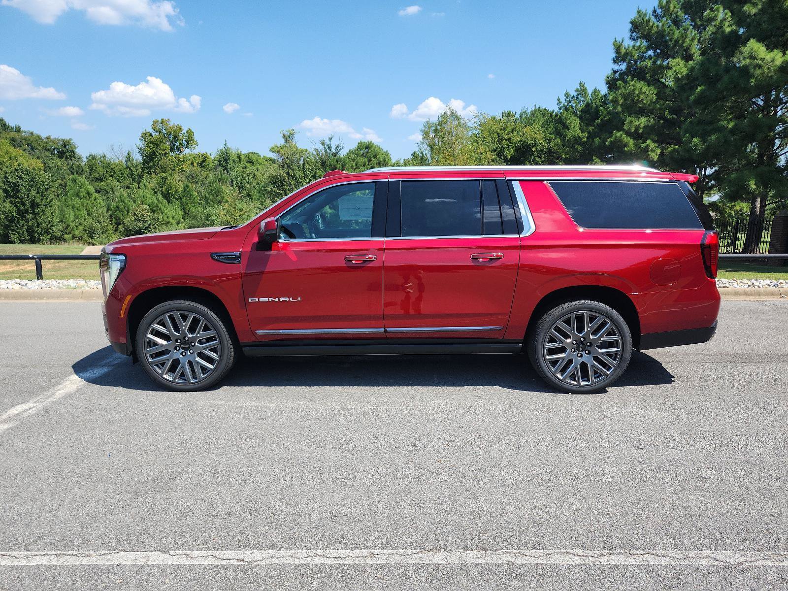 New 2026 GMC Yukon XL Denali Ultimate AWD/4WD image 2