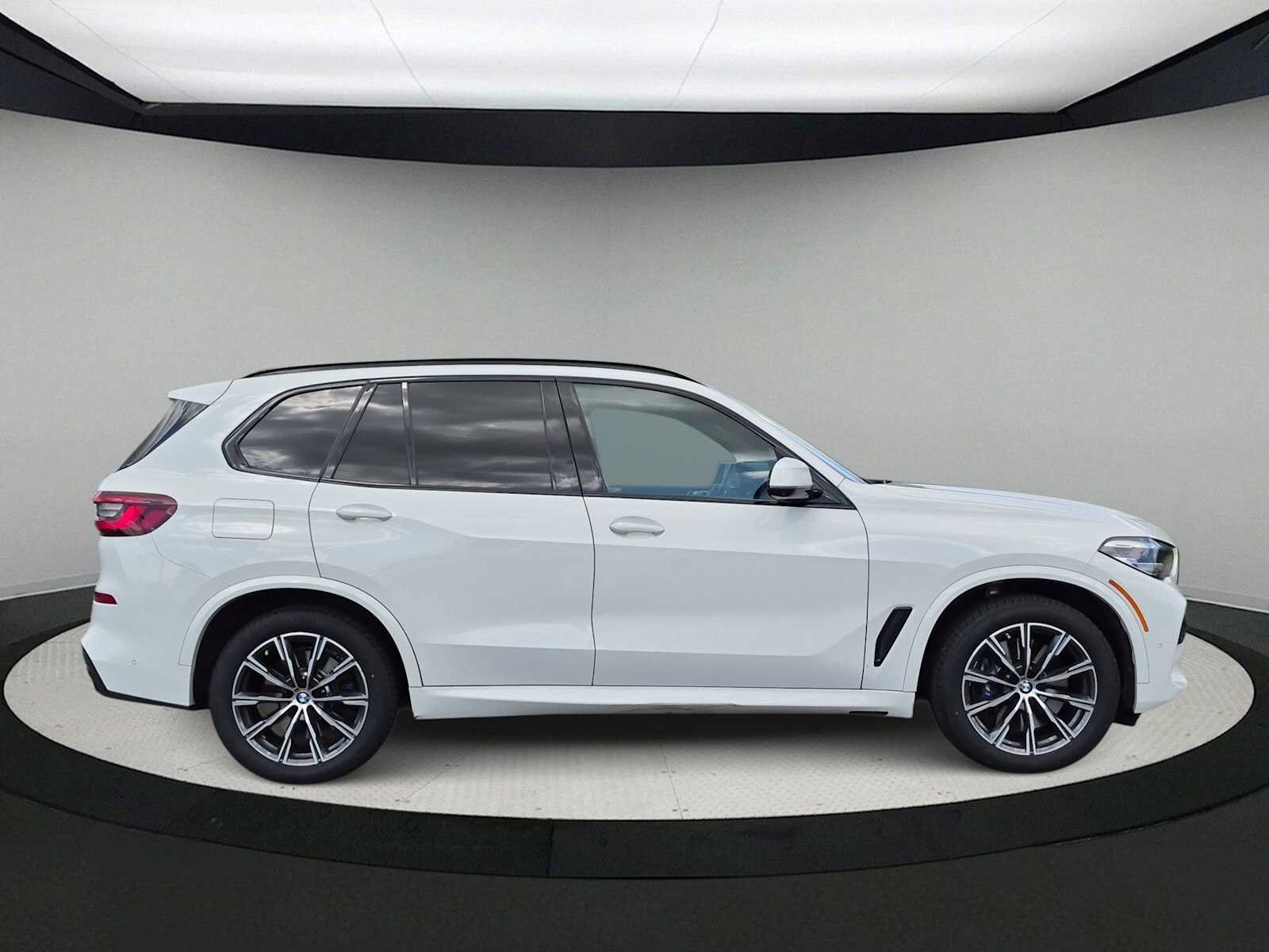 Used 2021 BMW X5 xDrive45e w/ M Sport Package AWD/4WD image 9