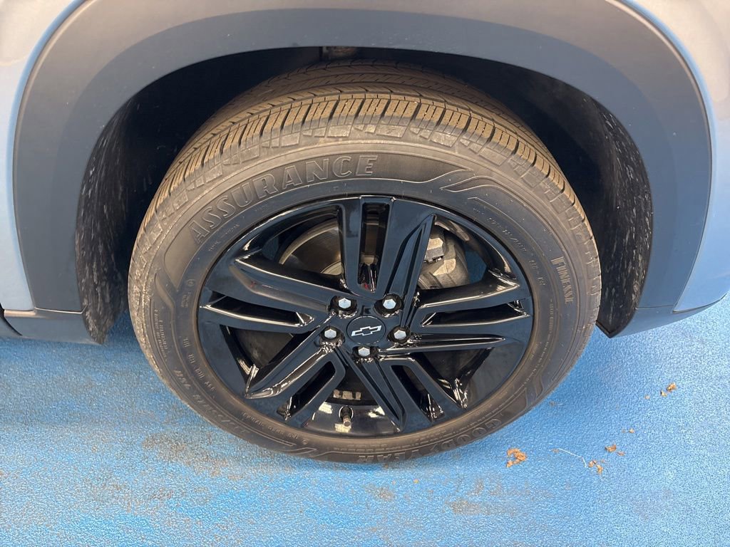 Used 2024 Chevrolet Trax ACTIV w/ Sunroof Package FWD image 3