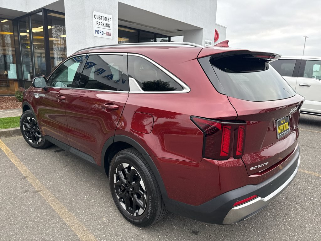 Used 2025 Kia Sorento S FWD image 5