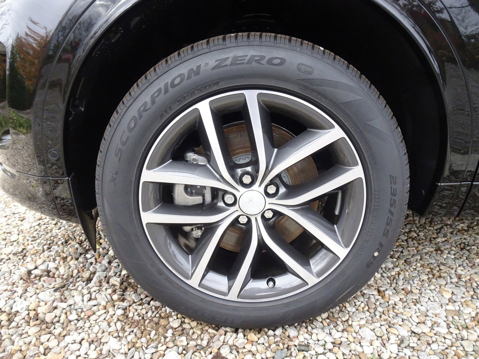 New 2025 Land Rover Discovery Sport S image 25