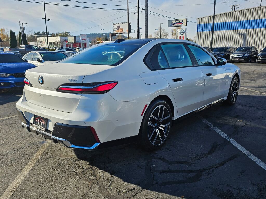 Used 2024 BMW 740i xDrive image 5