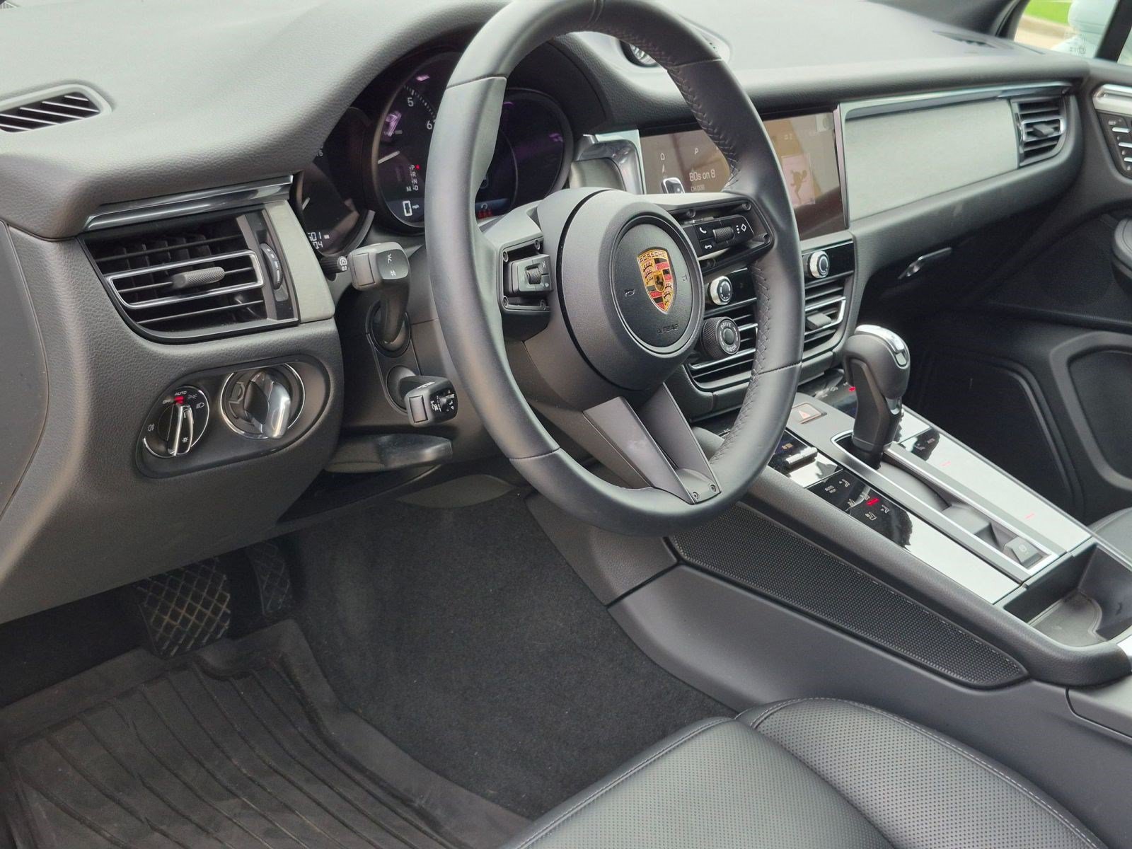 Certified 2026 Porsche Macan AWD/4WD image 4
