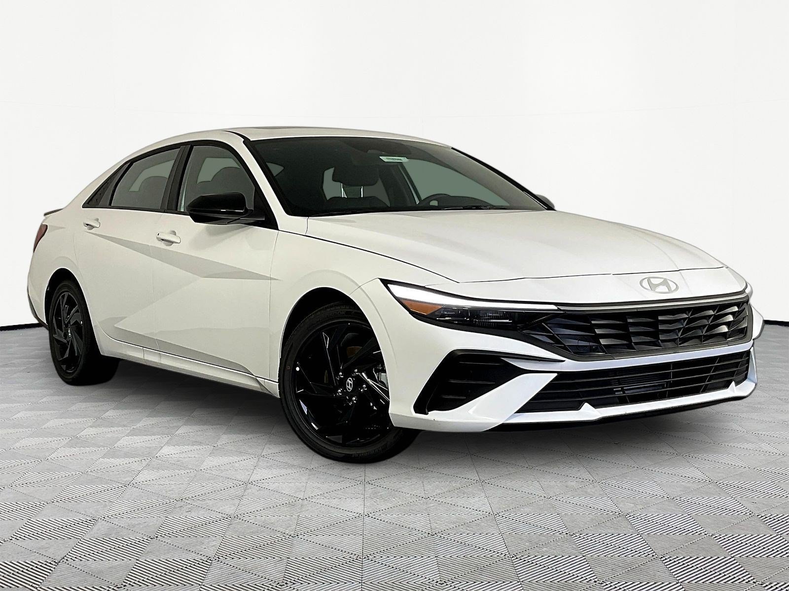 New 2026 Hyundai Elantra SEL Sport FWD image 3