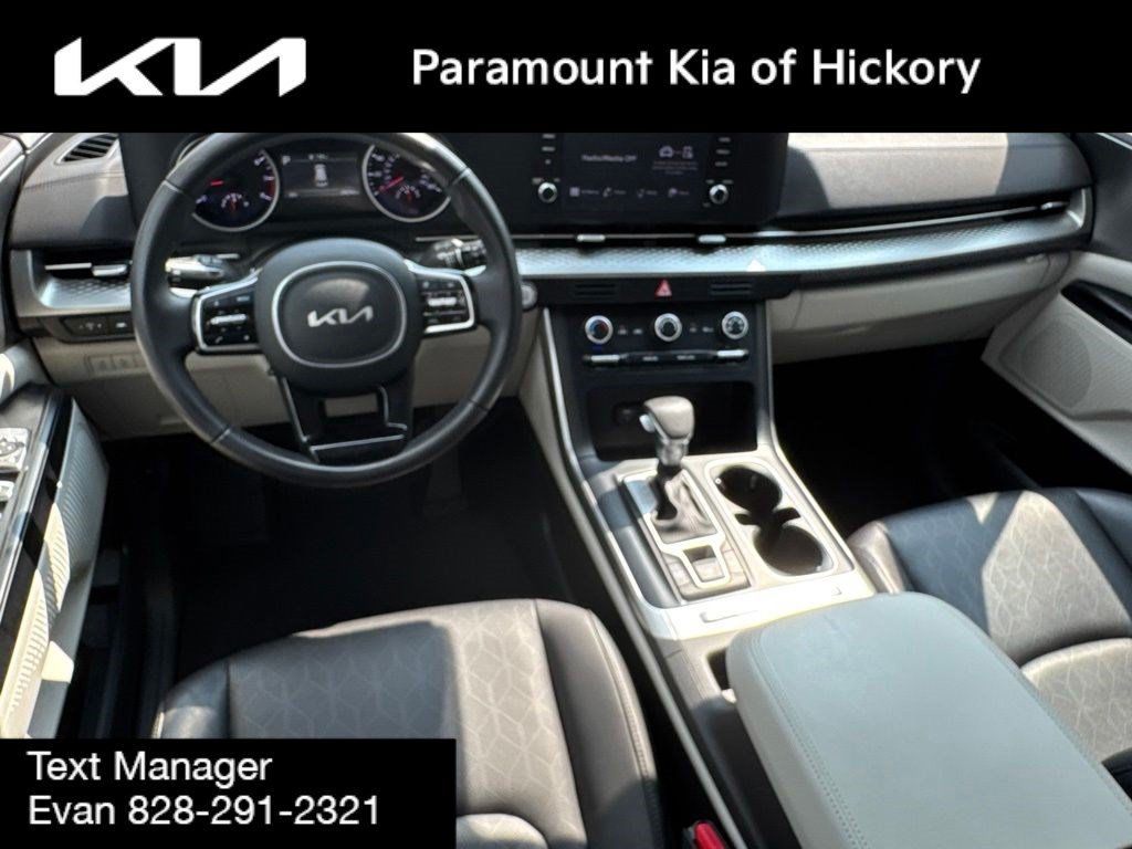 Used 2024 Kia Carnival LX FWD image 21