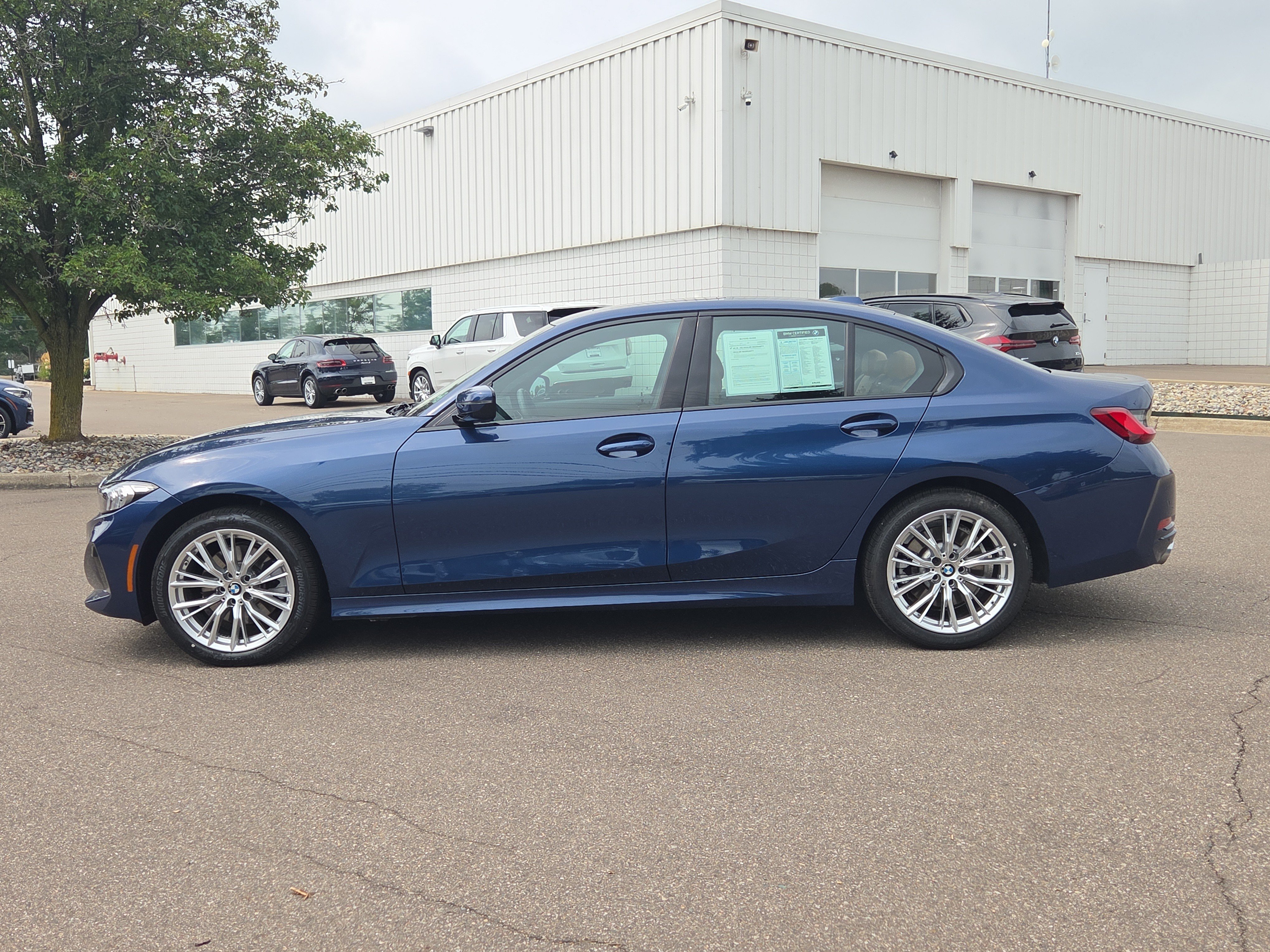 Used 2023 BMW 330i xDrive Sedan w/ Premium Package AWD/4WD video 2