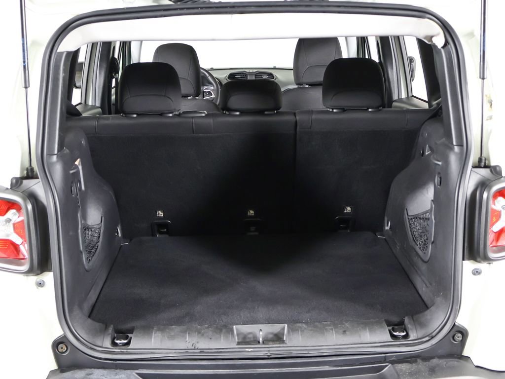 Used 2019 Jeep Renegade Latitude FWD image 16