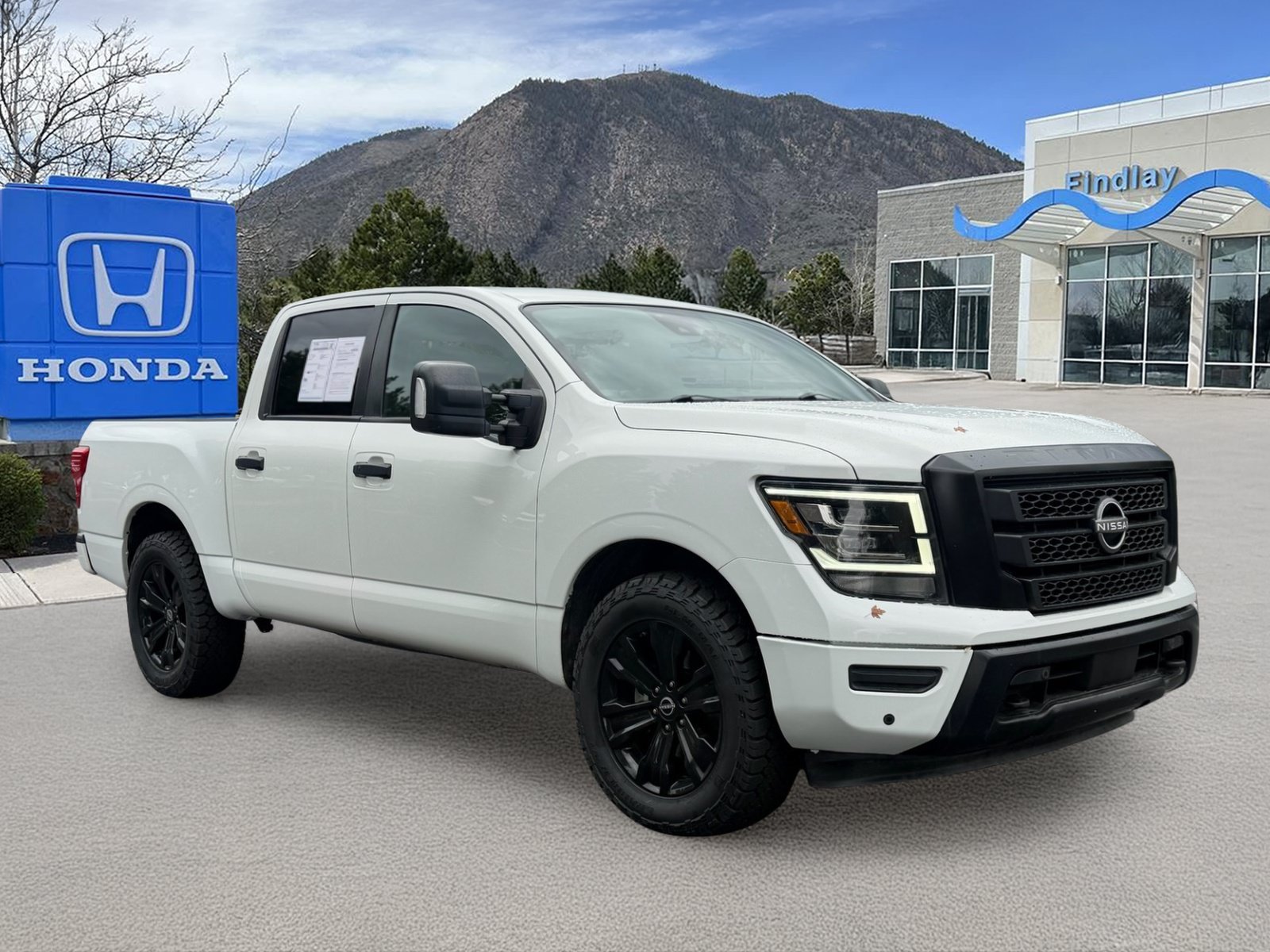 Used 2023 Nissan Titan SV w/ SV Convenience Package AWD/4WD image 7