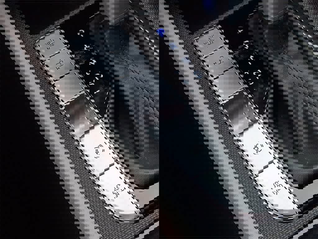 Used 2023 Hyundai Elantra Limited w/ Preferred Accessory Package image 26