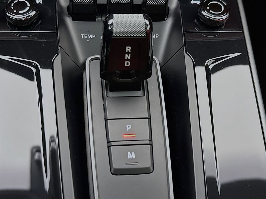 Certified 2025 Porsche 911 Carrera RWD image 23