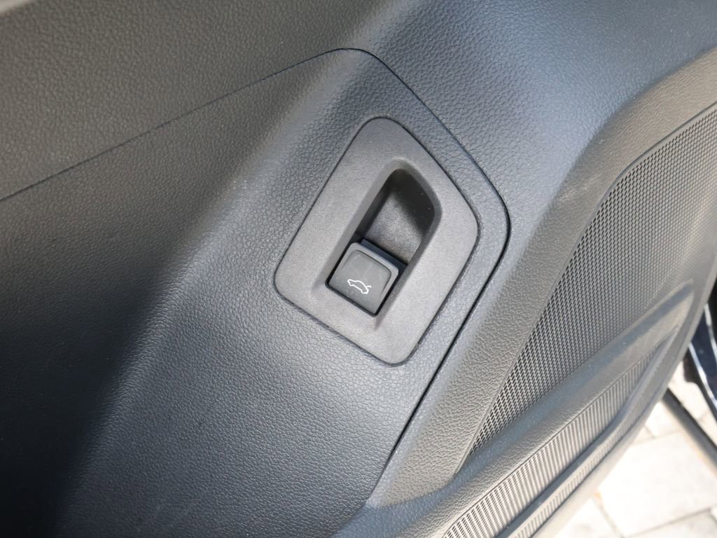 Used 2022 Volkswagen Atlas SE image 11
