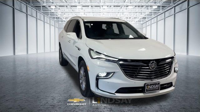 Used 2023 Buick Enclave Essence AWD/4WD image 4